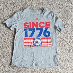 Adidas Gray T-Shirt with Red and Blue 76ers Design Youth M 10 12